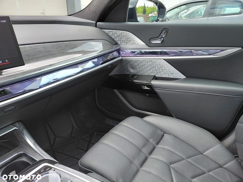 BMW Seria 7 - 21