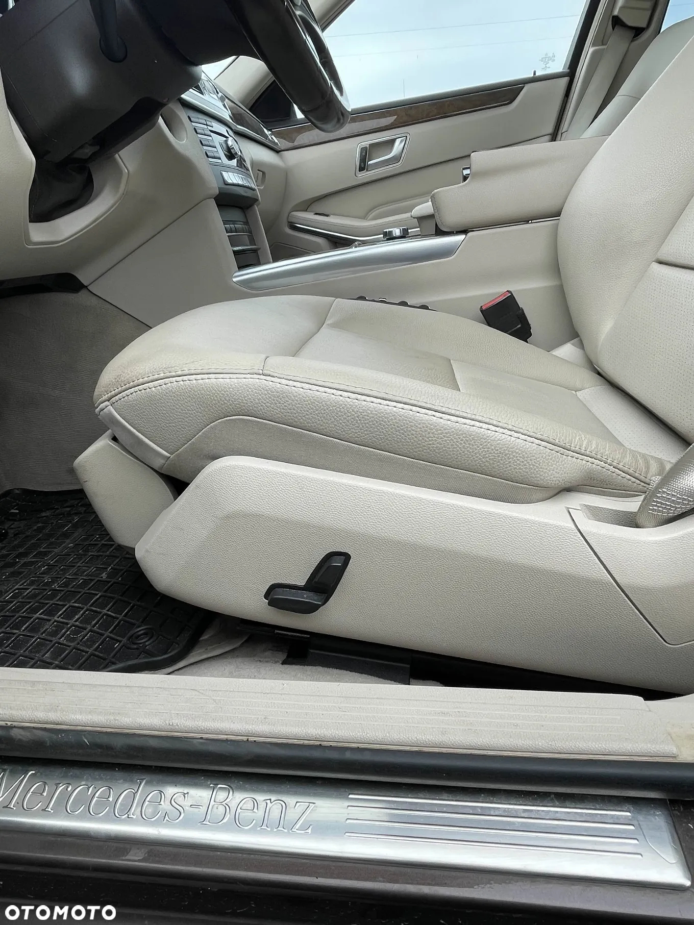 Mercedes-Benz Klasa E 220 T BlueTEC BlueEFFICIENCY Edition 9G-TRONIC Edition - 22