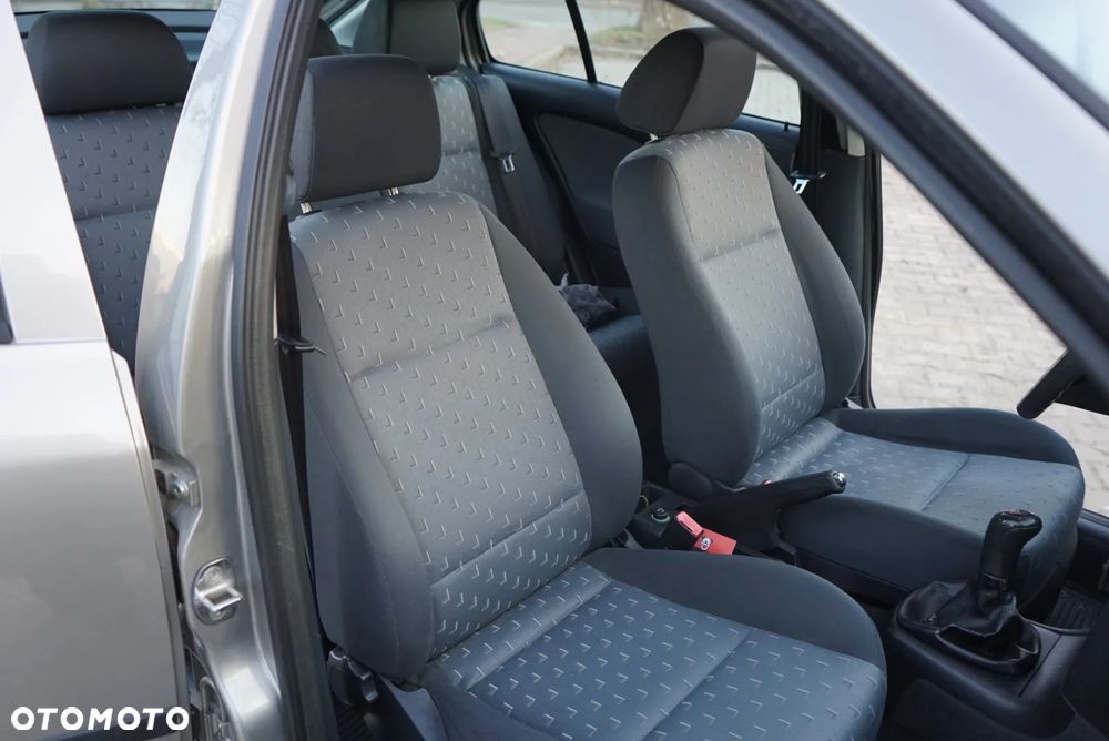 Skoda Octavia 1.6 Tour - 12