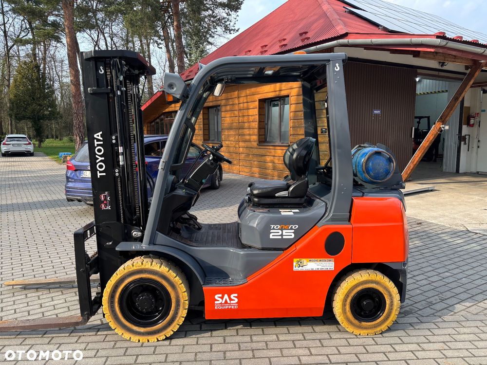 Toyota 8FGF25 GWARANCJA LPG triplex PÓŁKABINA DOSTAWA 59 450 NETTO - 3