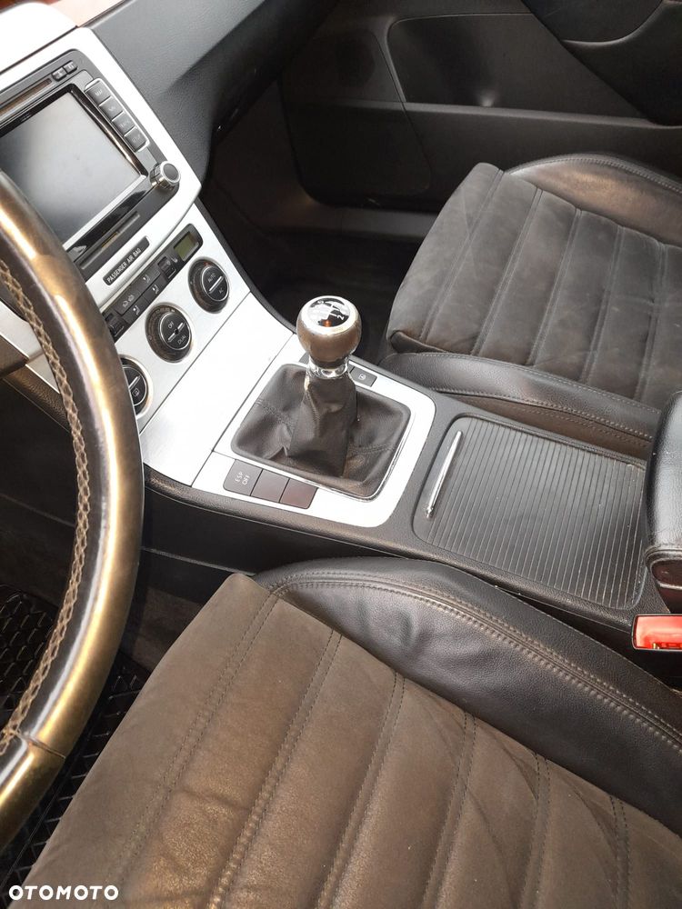 Volkswagen Passat 2.0 TDI 4Mot Highline - 10