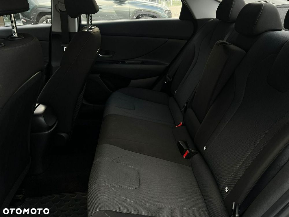 Hyundai Elantra - 13