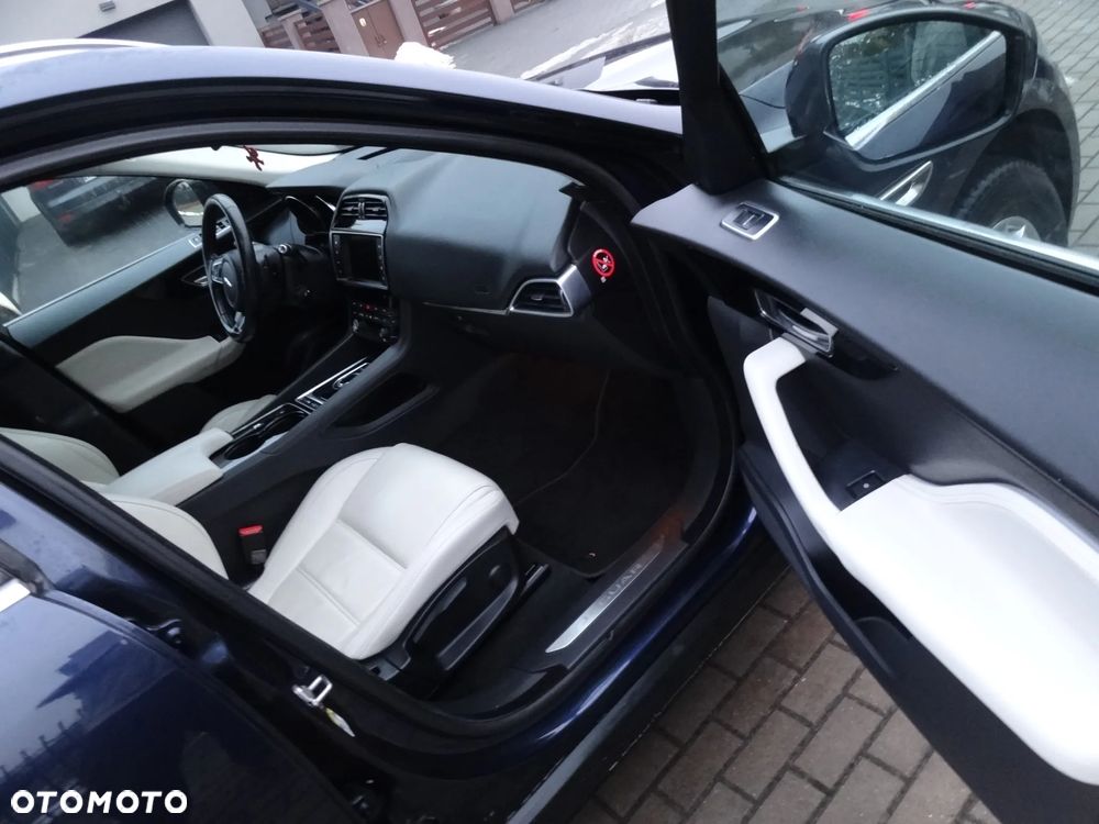 Jaguar F-Pace - 10