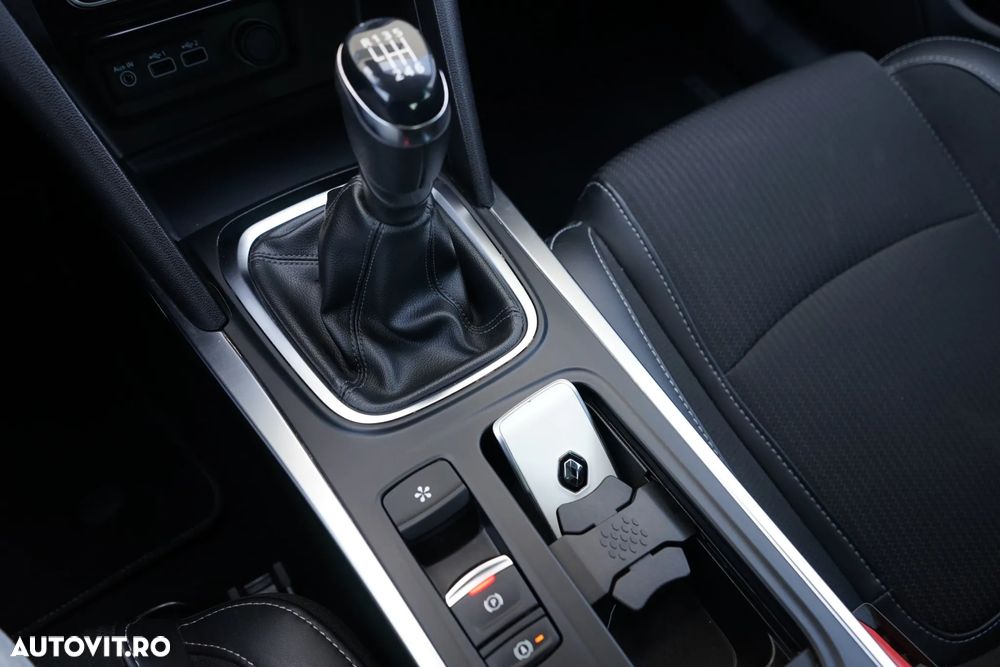 Renault Megane TCe 140 GPF Intens - 25