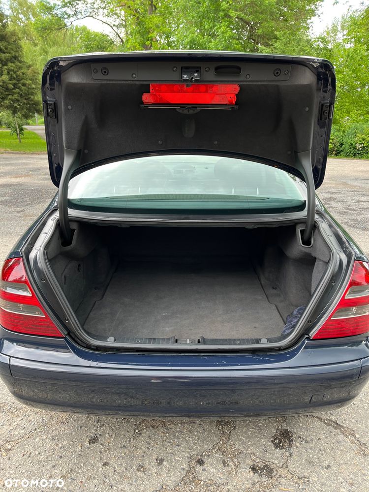 Mercedes-Benz Klasa E 220 CDI Automatik Classic - 21