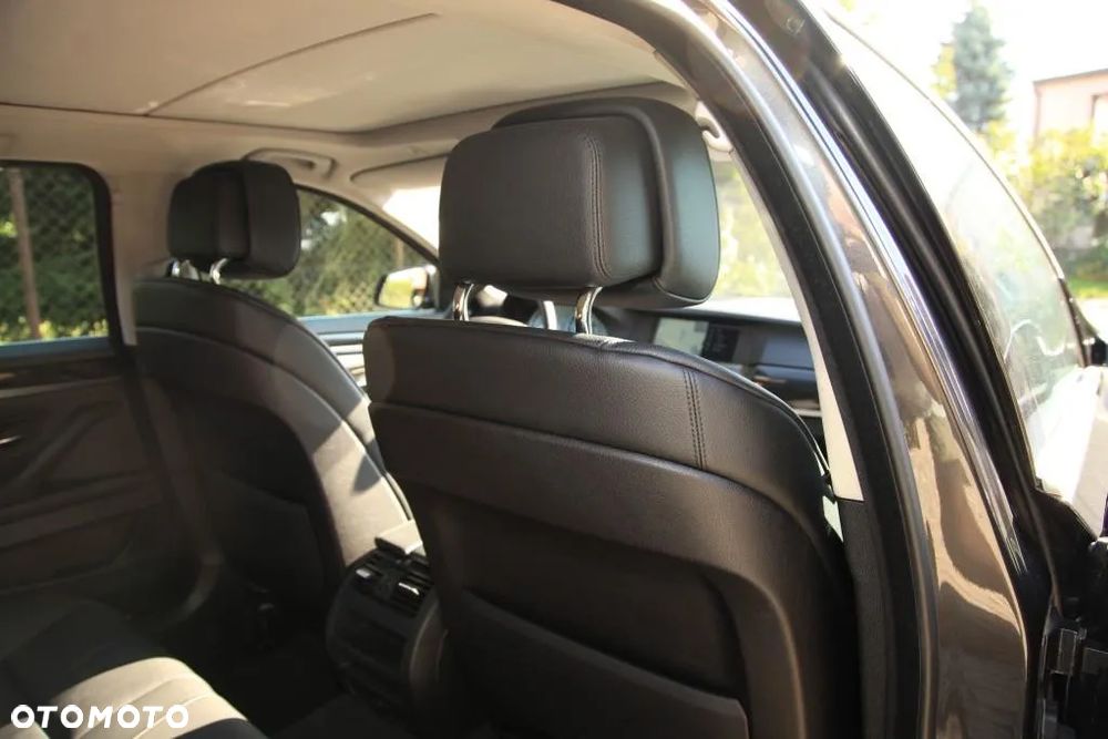 BMW Seria 5 520d Touring - 13