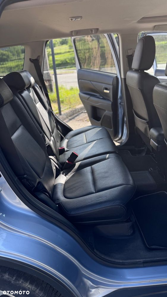 Mitsubishi Outlander 2.0 4WD Plug-In Hybrid Plus - 15