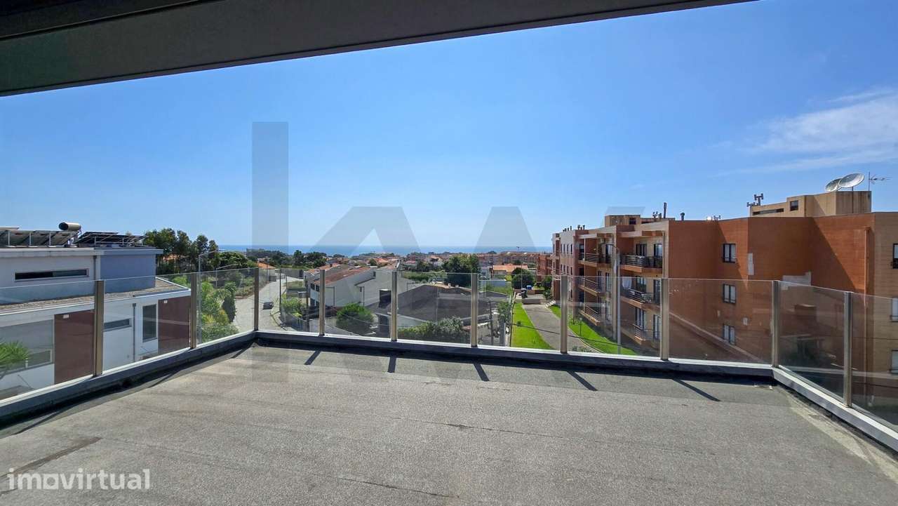 Moradia T5 com 3 suítes, vista mar, jardim, Rooftop , garagem e possib