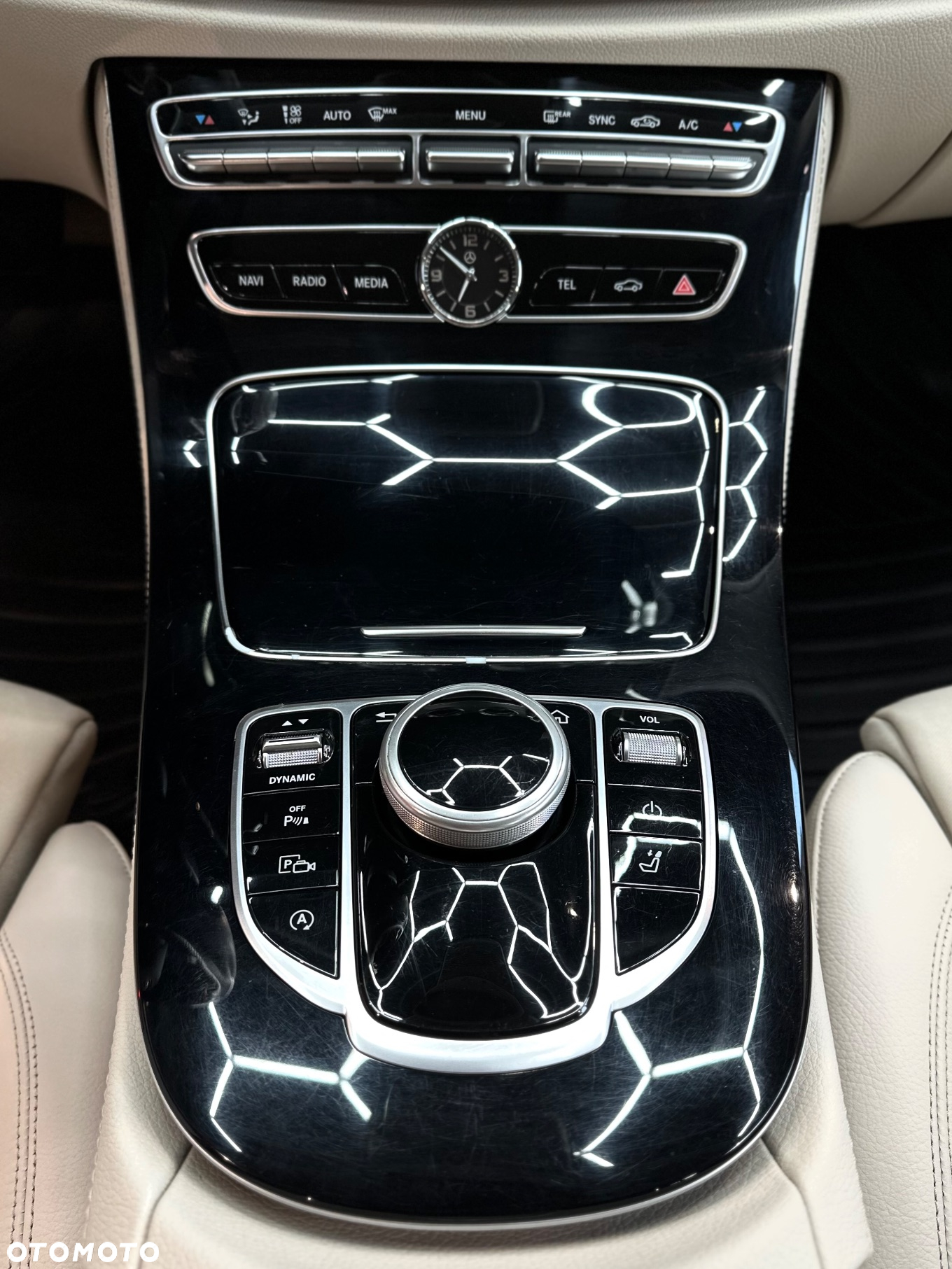 Mercedes-Benz Klasa E 200 4-Matic 9G-TRONIC - 11