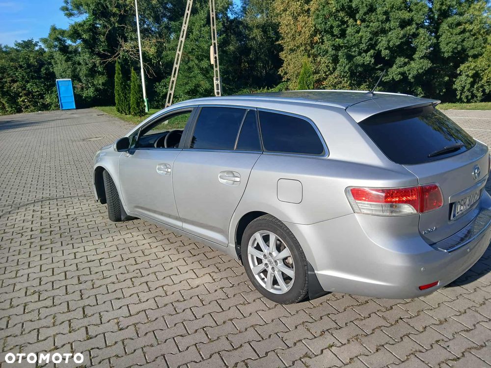 Toyota Avensis 2.0 D-4D Premium - 3