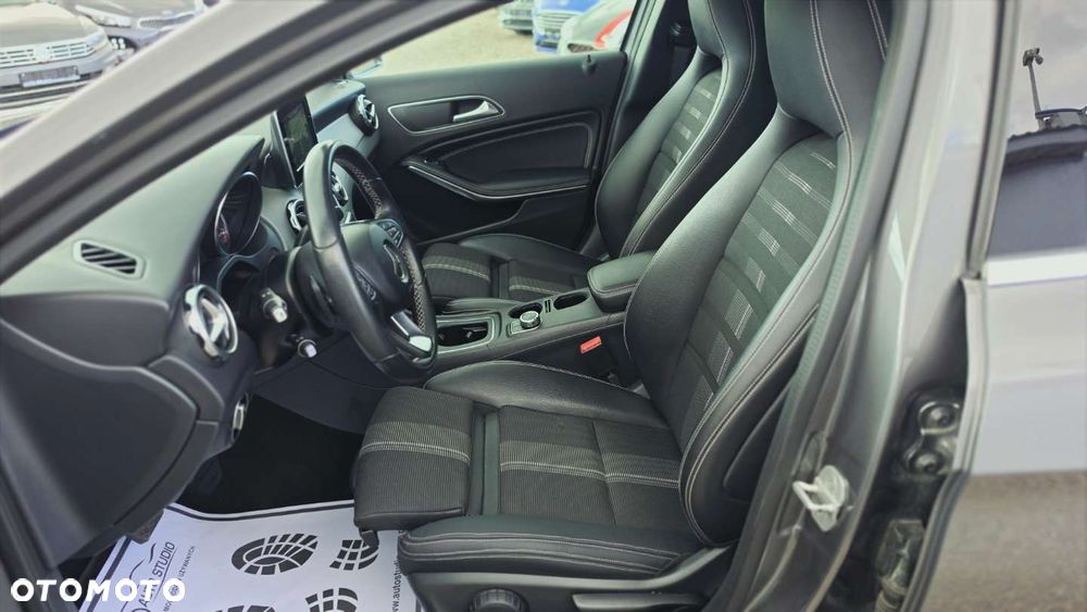 Mercedes-Benz GLA 200 7G-DCT Urban - 8