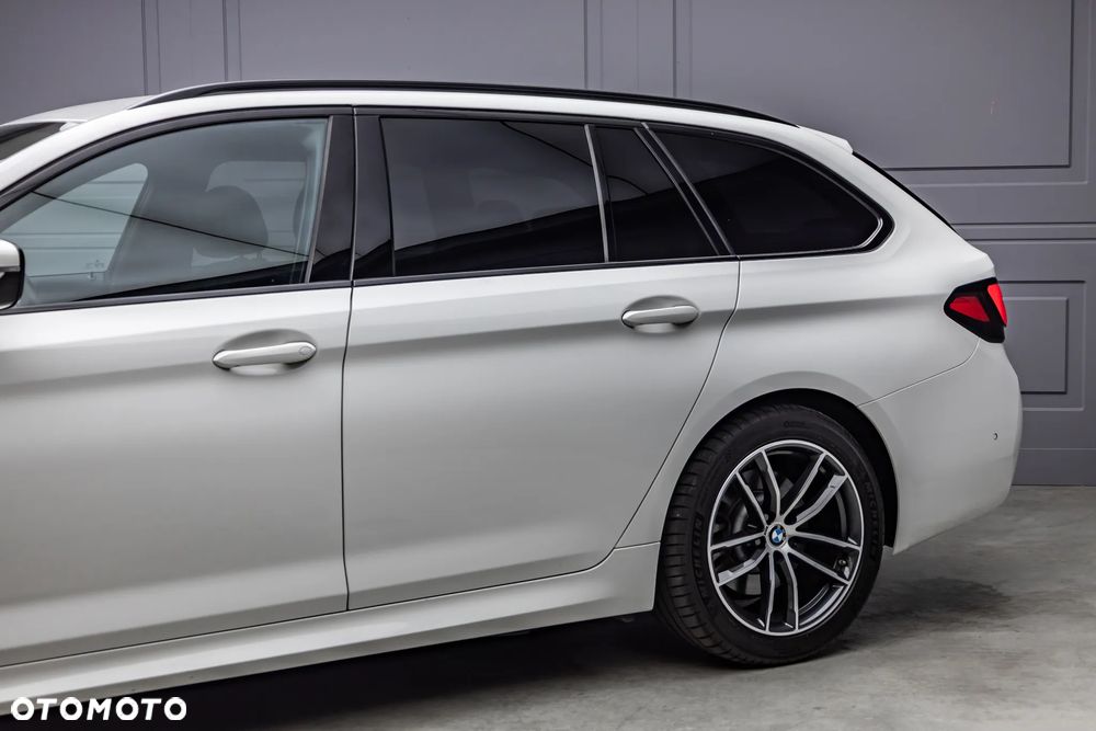 BMW Seria 5 520d xDrive mHEV M Sport sport - 38
