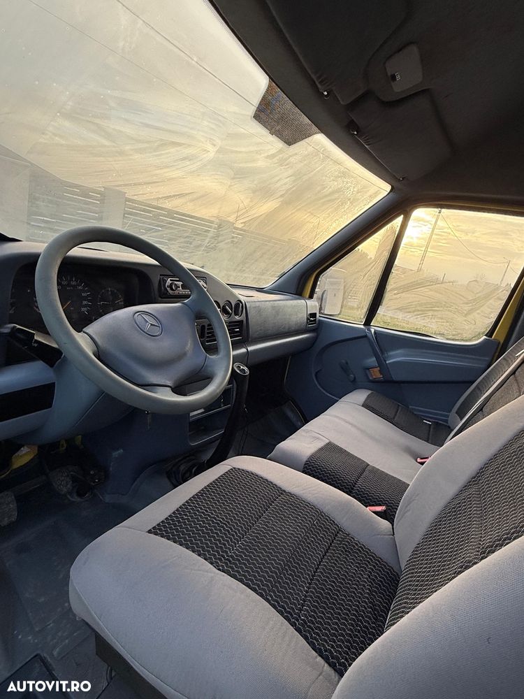 Mercedes-Benz 208 - 10