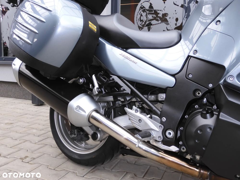 Kawasaki GTR - 14