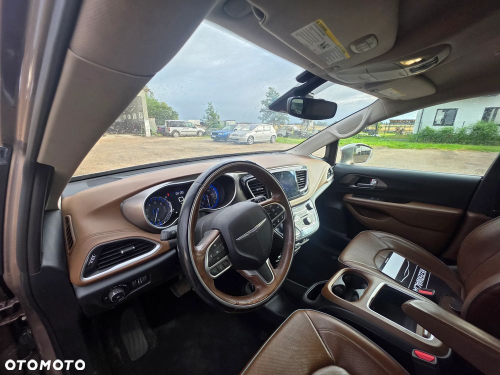 Chrysler Pacifica - 11