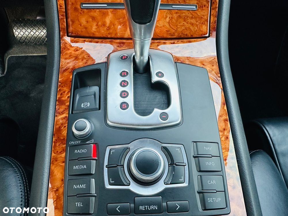 Audi A8 4.2 TDI Quattro - 14