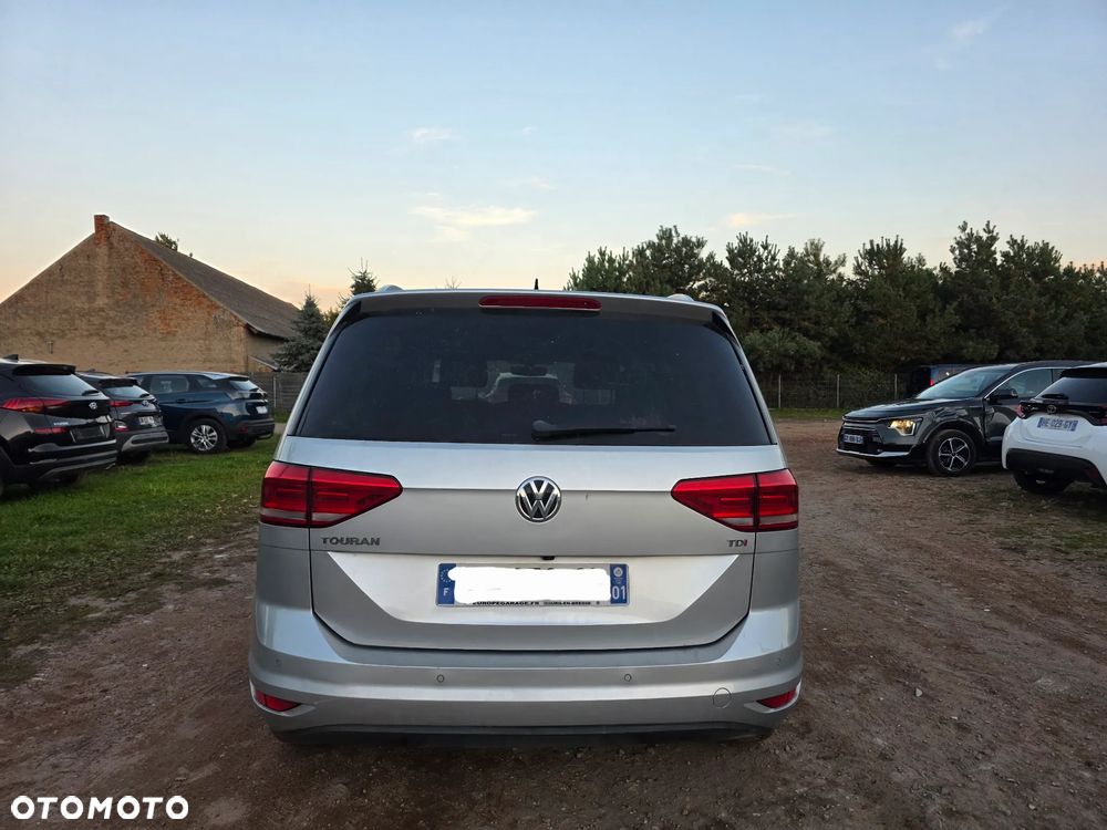 Volkswagen Touran - 5