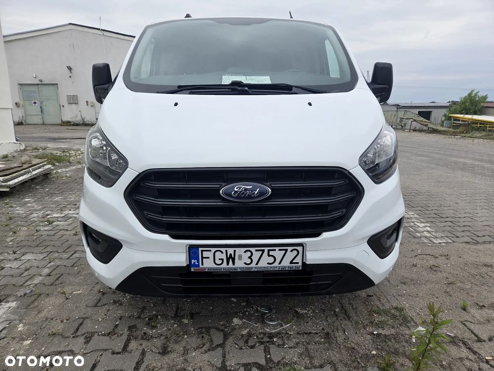 Ford CUSTOM - 3