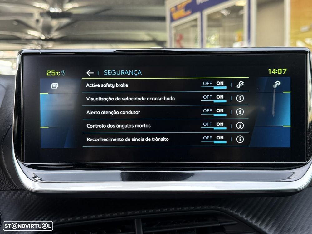 Peugeot e-208 GT - 32