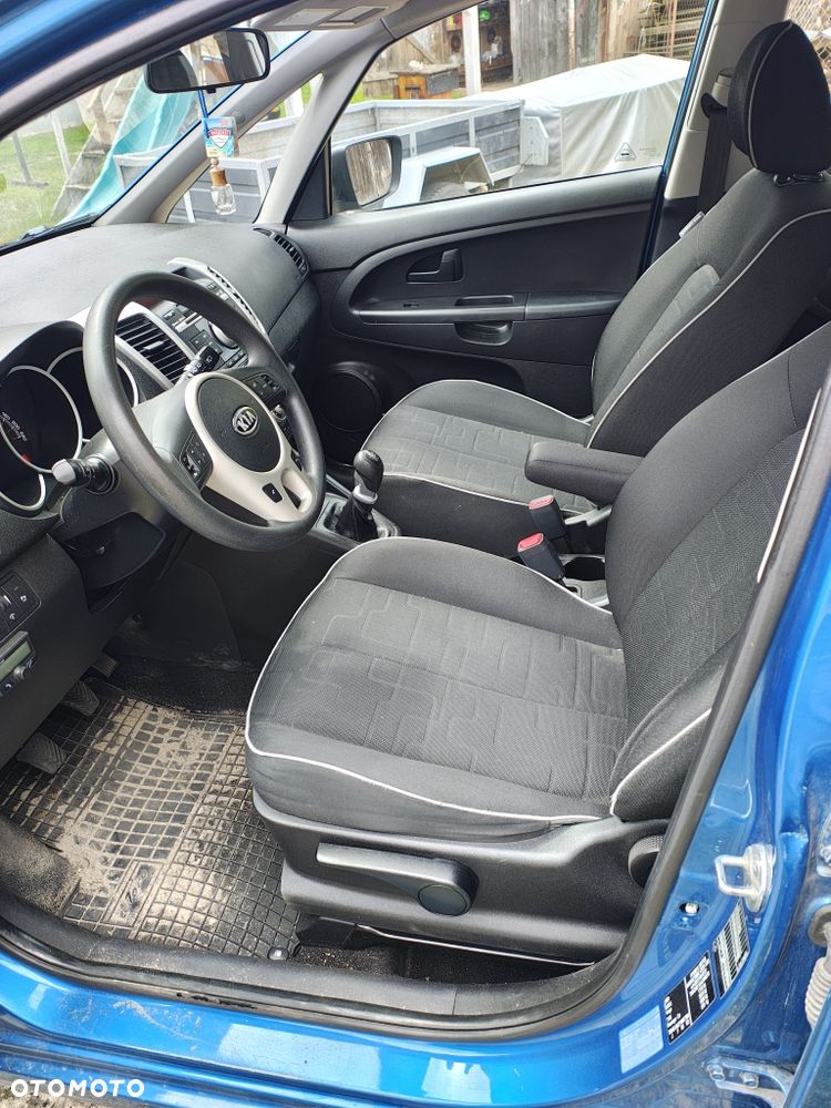 Kia Venga - 7