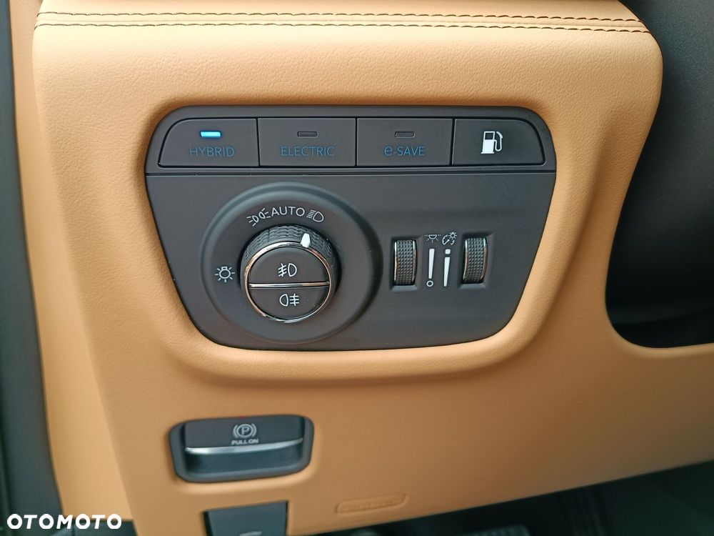 Jeep Grand Cherokee - 21