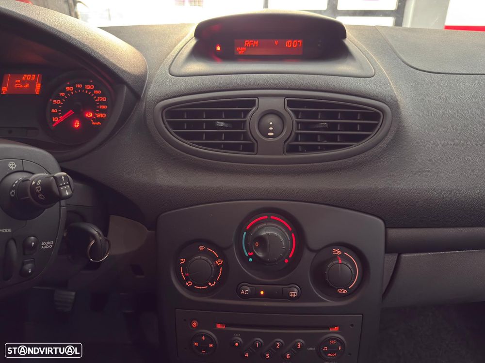 Renault Clio 1.2 16V Confort - 30