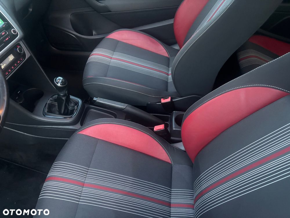 Volkswagen Polo 1.2 TSI MATCH - 11