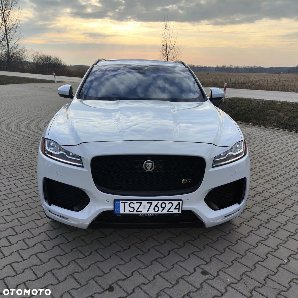 Jaguar F-Pace S AWD - 18