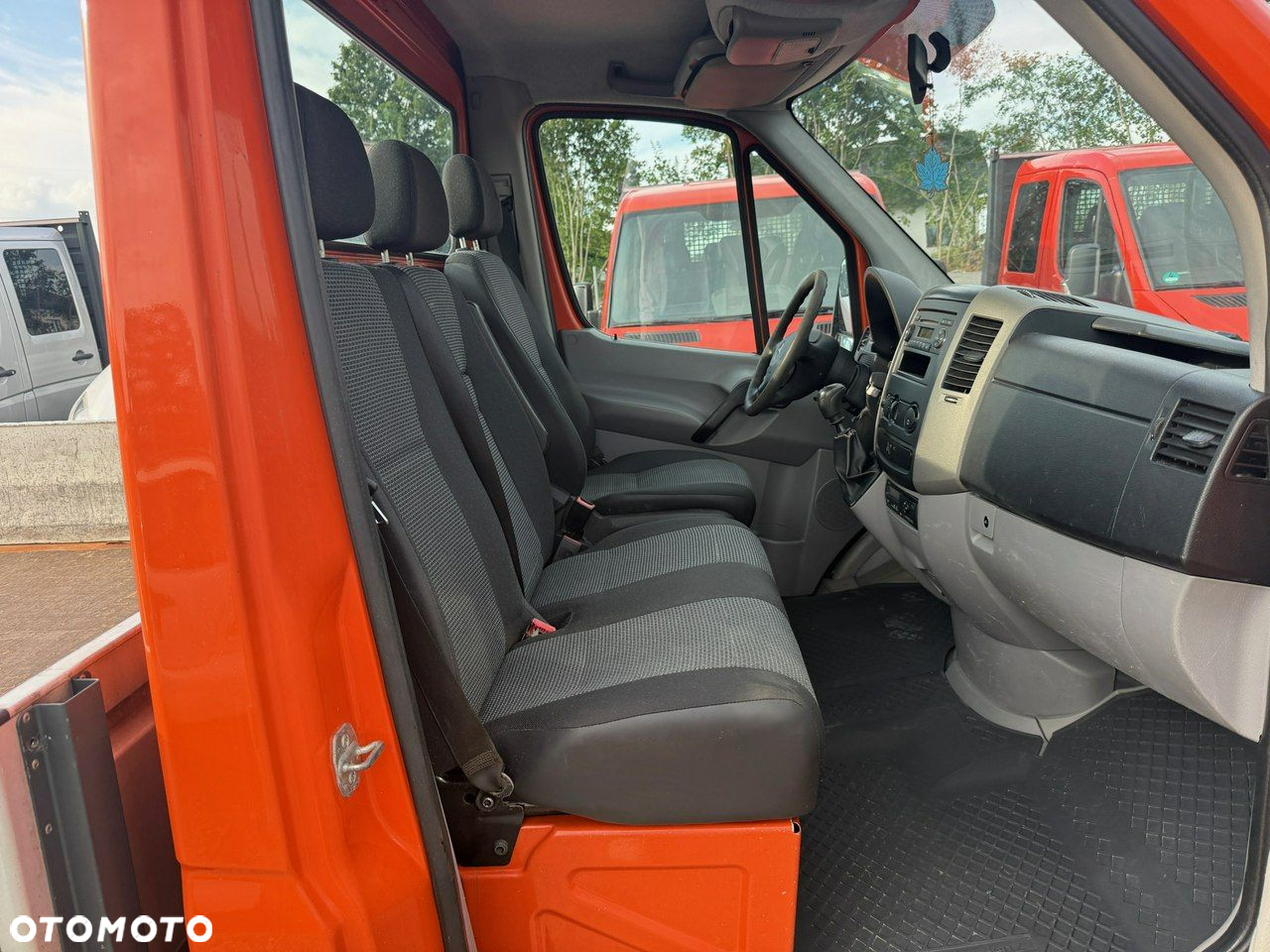Mercedes-Benz Sprinter - 11