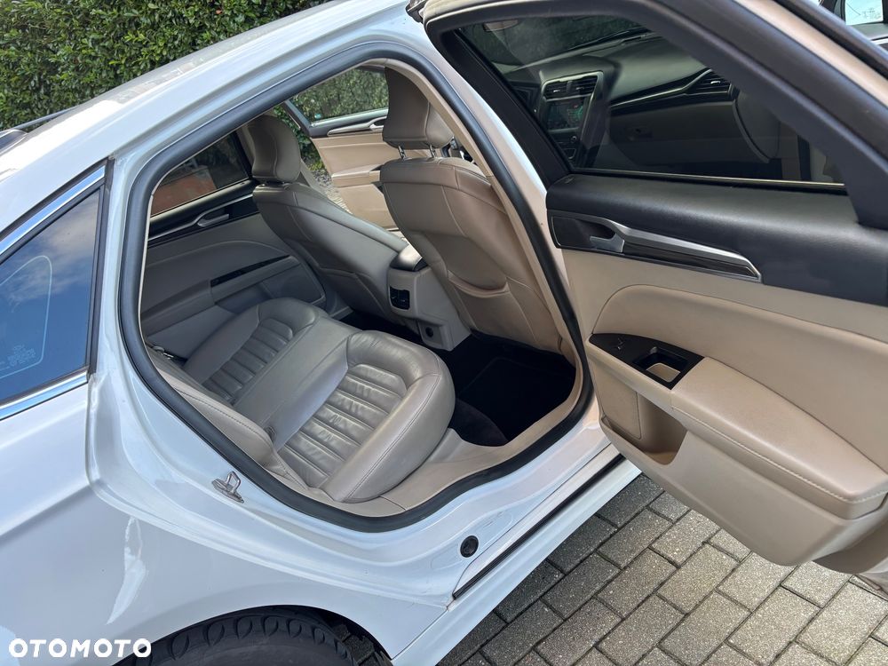 Ford Fusion 2.0 EcoBoost Titanium - 19