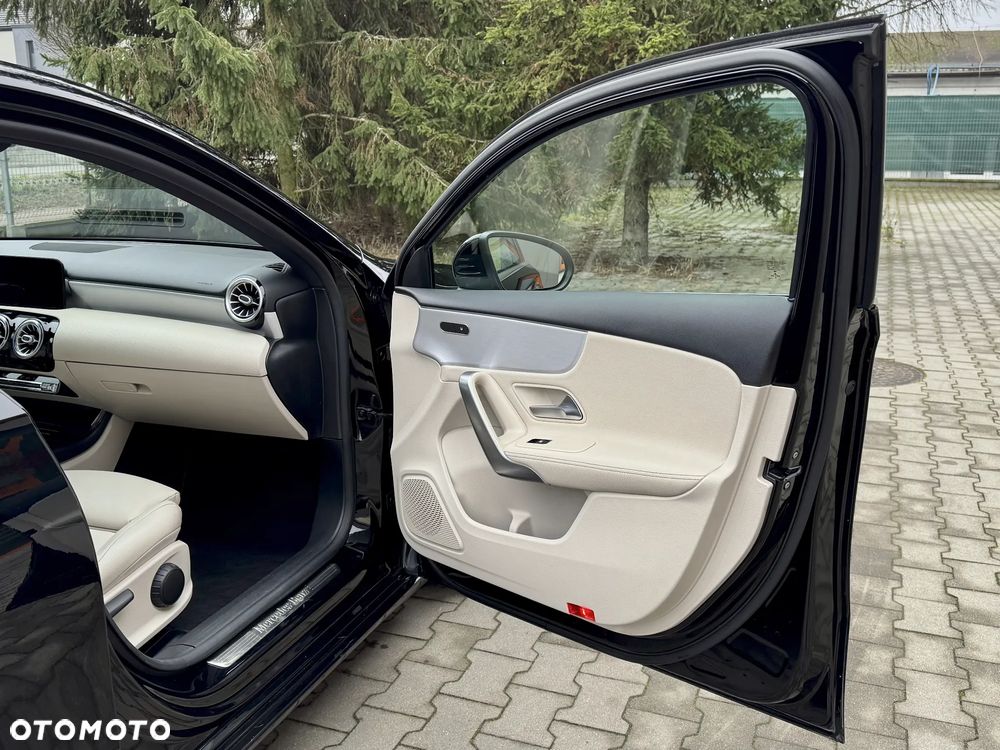 Mercedes-Benz Klasa A 180 Style 7G-DCT - 19