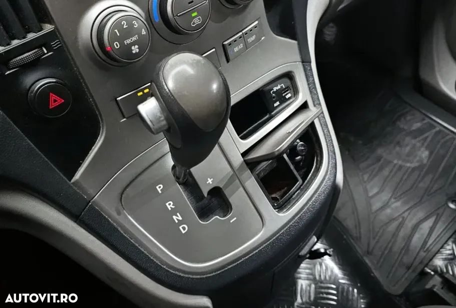 Hyundai H-1 Starex - 5