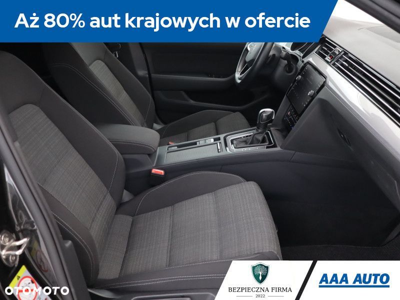 Volkswagen Passat - 11