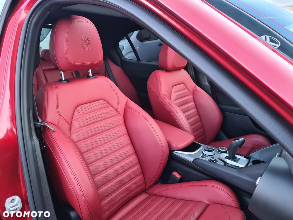 Alfa Romeo Giulia 2.0 Turbo Veloce Q4 - 24