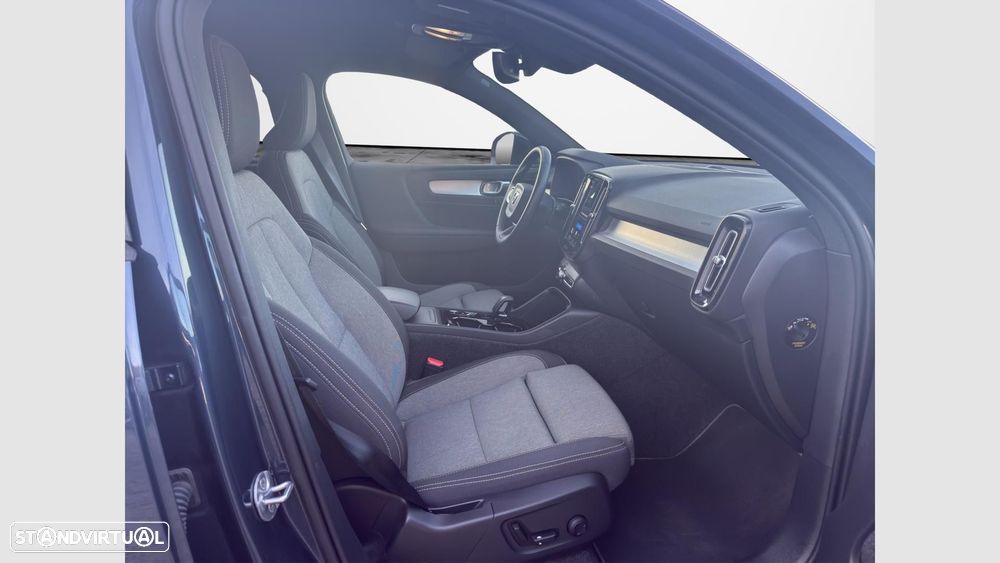 Volvo XC 40 2.0 B3 Plus Dark - 14