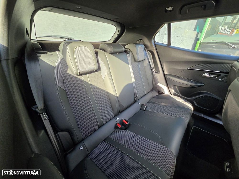 Peugeot 2008 1.2 PureTech GT Line EAT8 - 6