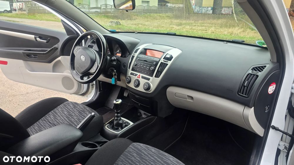 Kia Ceed 1.6 CVVT LX - 25