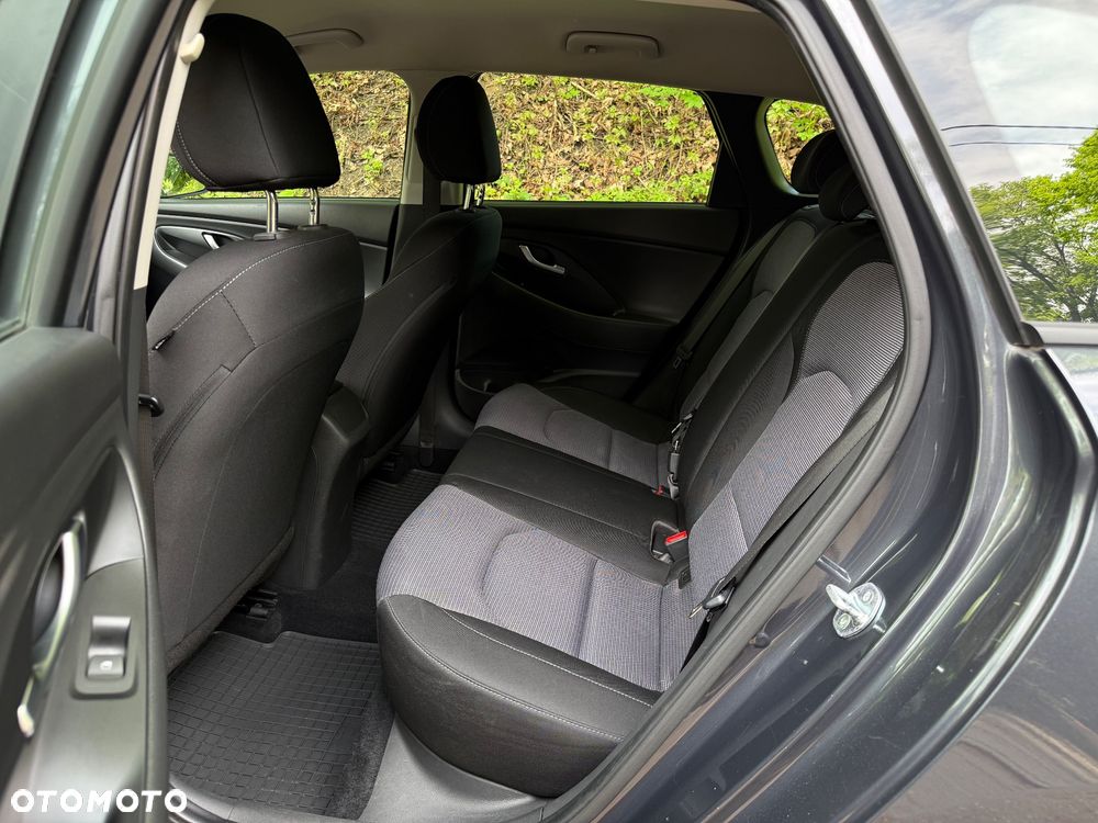 Hyundai i30 1.5 DPI Classic + - 7