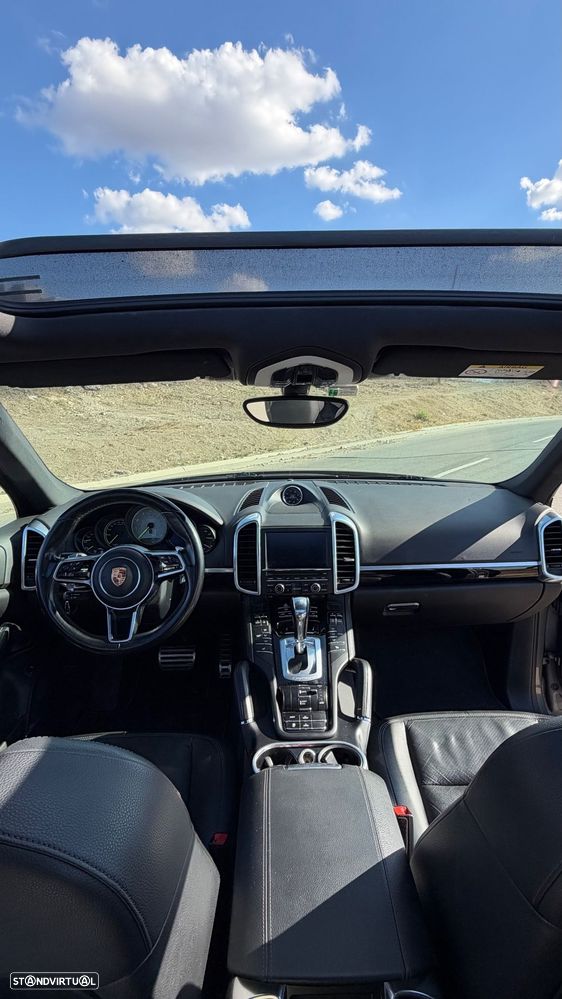 Porsche Cayenne S - 8