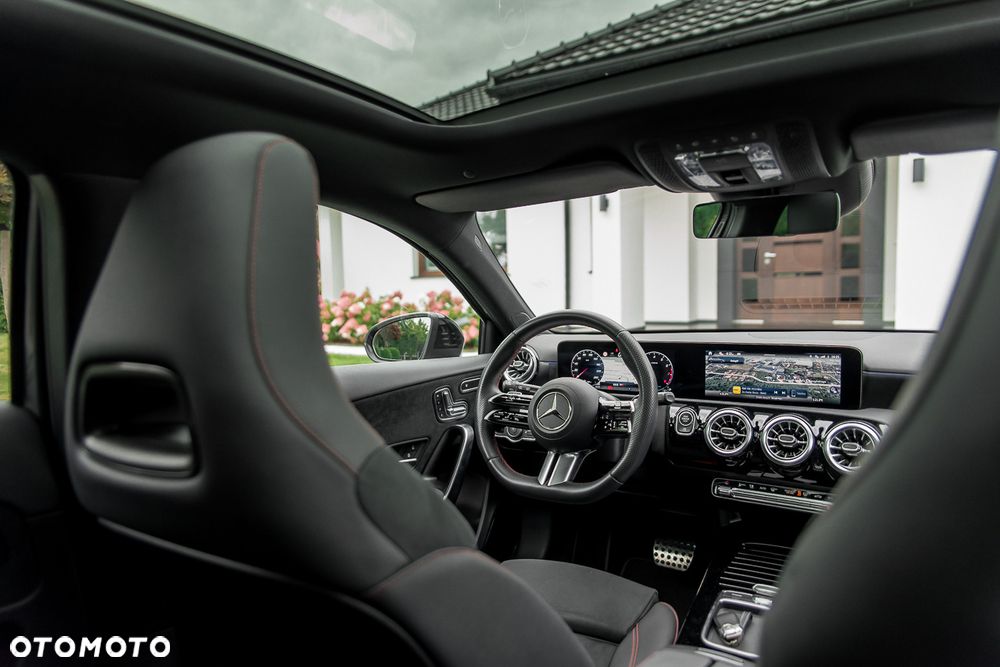 Mercedes-Benz Klasa A 220 4-Matic AMG Line 8G-DCT - 14