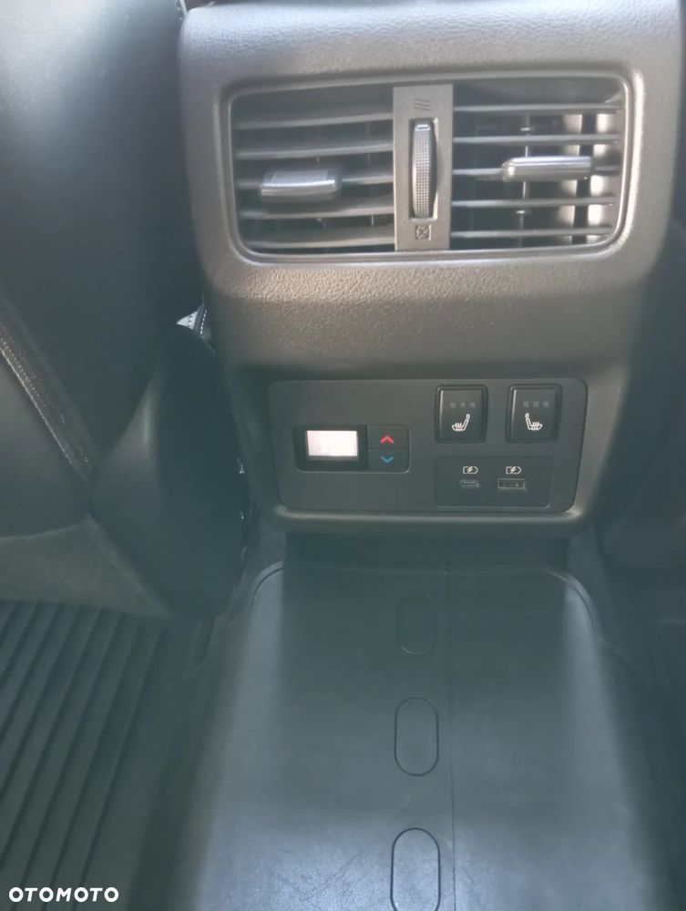 Nissan Rogue - 14
