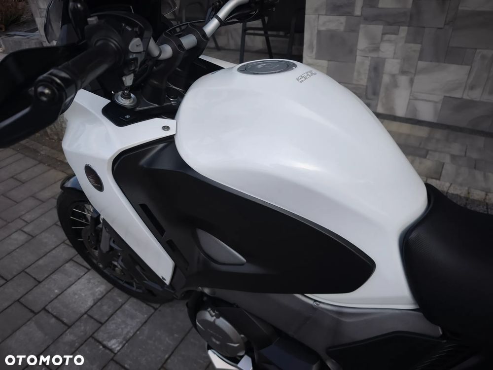Honda VFR - 25