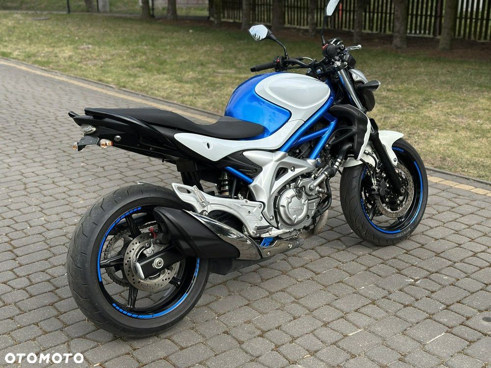 Suzuki Gladius - 4