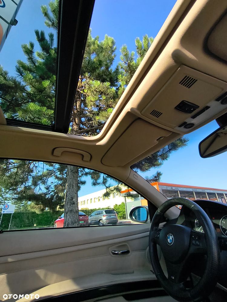 BMW Seria 3 320i - 9