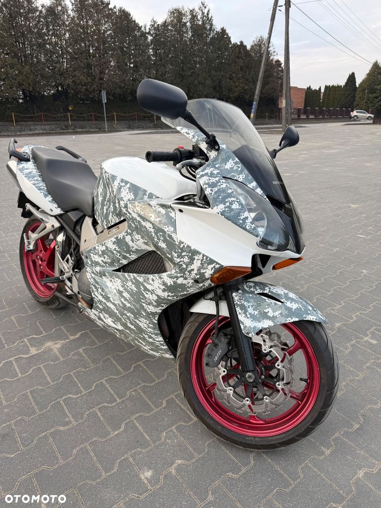 Honda VFR - 3
