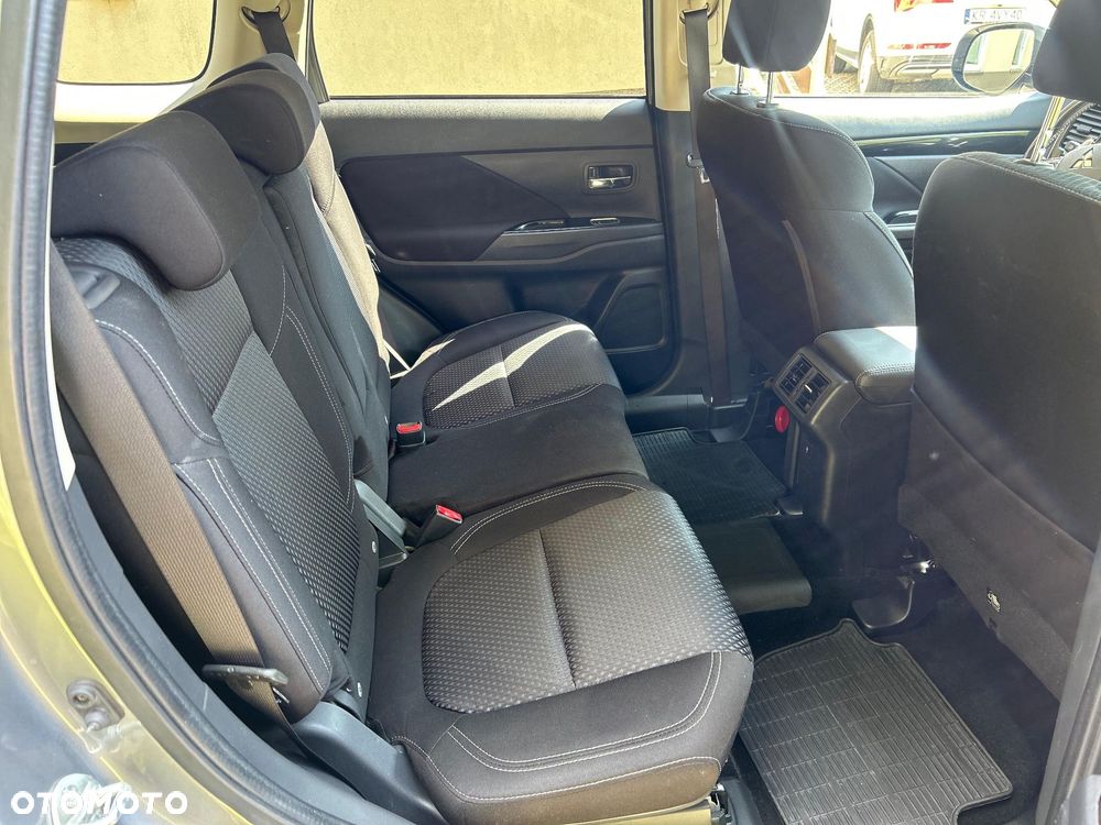 Mitsubishi Outlander Intense + - 7