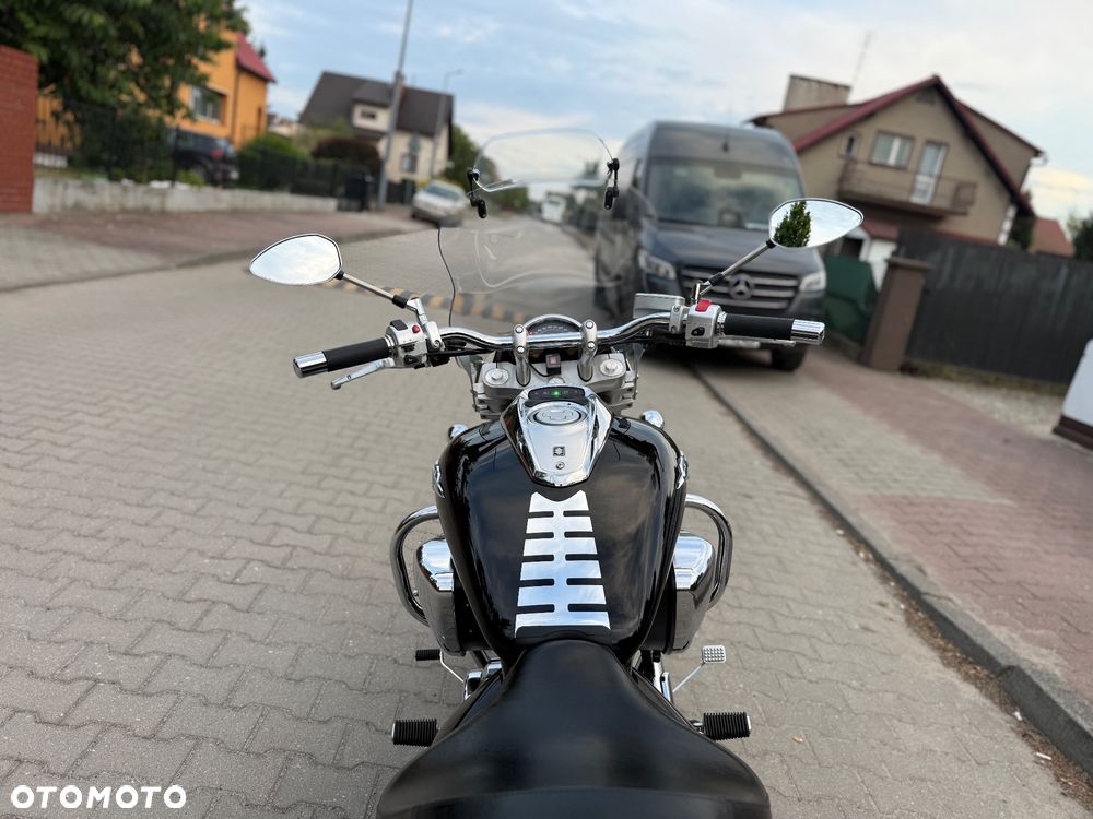 Suzuki Intruder - 15