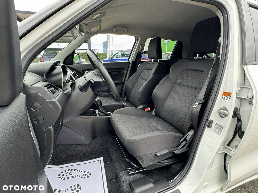 Suzuki Swift 1.2 Premium Plus CVT - 18