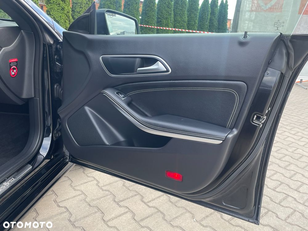 Mercedes-Benz CLA 180 AMG Line - 18