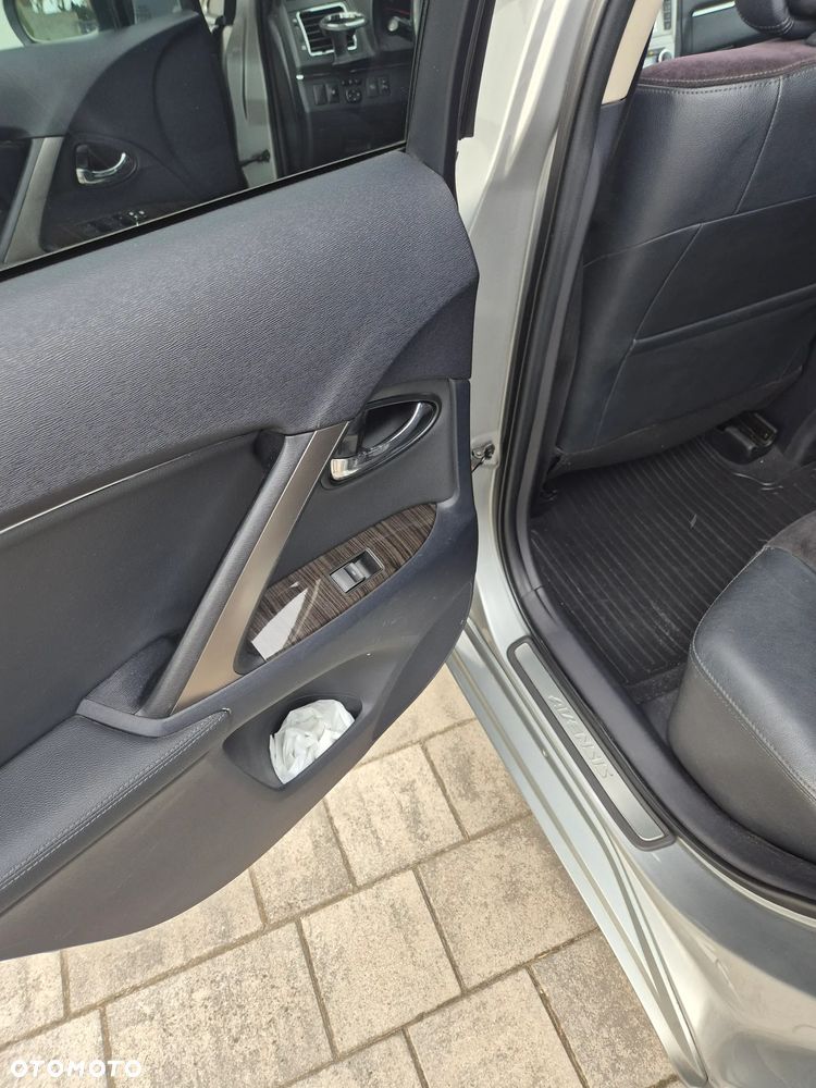 Toyota Avensis 2.0 D-4D Premium - 9